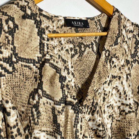 AKIRA Blouse Womens M Snakeskin Print V-Neck Long Sleeve Cinched Waist - Picture 3 of 16